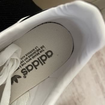 Hepsiburada'dan Alınan Adidas Ayakkabının Orijinalliği Konusunda Yaşanan Sorun