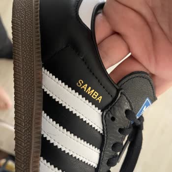 Hepsiburada'dan Alınan Adidas Ayakkabının Orijinalliği Konusunda Yaşanan Sorun