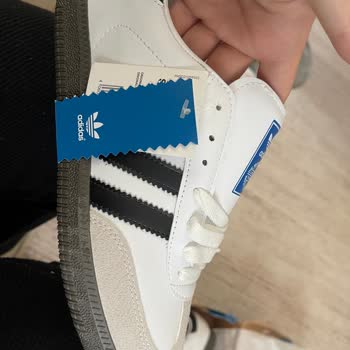 Hepsiburada'dan Alınan Adidas Ayakkabının Orijinalliği Konusunda Yaşanan Sorun