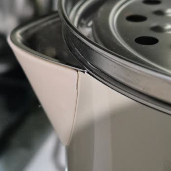 Aldığım Berghoff Çaycı Kırık Çıktı Ve Standı Soyuldu
