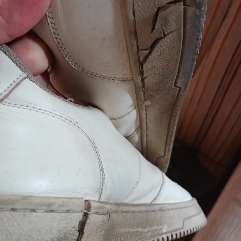 Az Kullanılmış Deri Ayakkabının Tabanı Kendiliğinden Patladı İlgilenilmedi