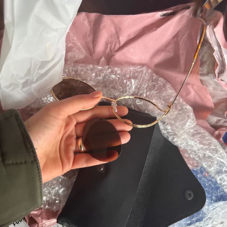 Aldığım Gözlük Hasarlı Çıktı, İade Sürecinde Sorun Yaşadım