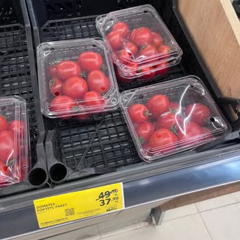 A101 Manav Reyonunda Küflü Ürünlerin Satılması Sağlığı Tehdit Ediyor