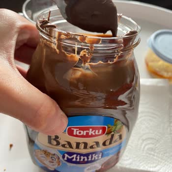Torku Banada Miniki Kakaolu Fındık Kremasında Garip Kıvam Ve Kötü Görüntü