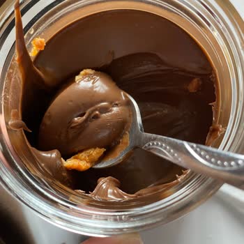 Torku Banada Miniki Kakaolu Fındık Kremasında Garip Kıvam Ve Kötü Görüntü