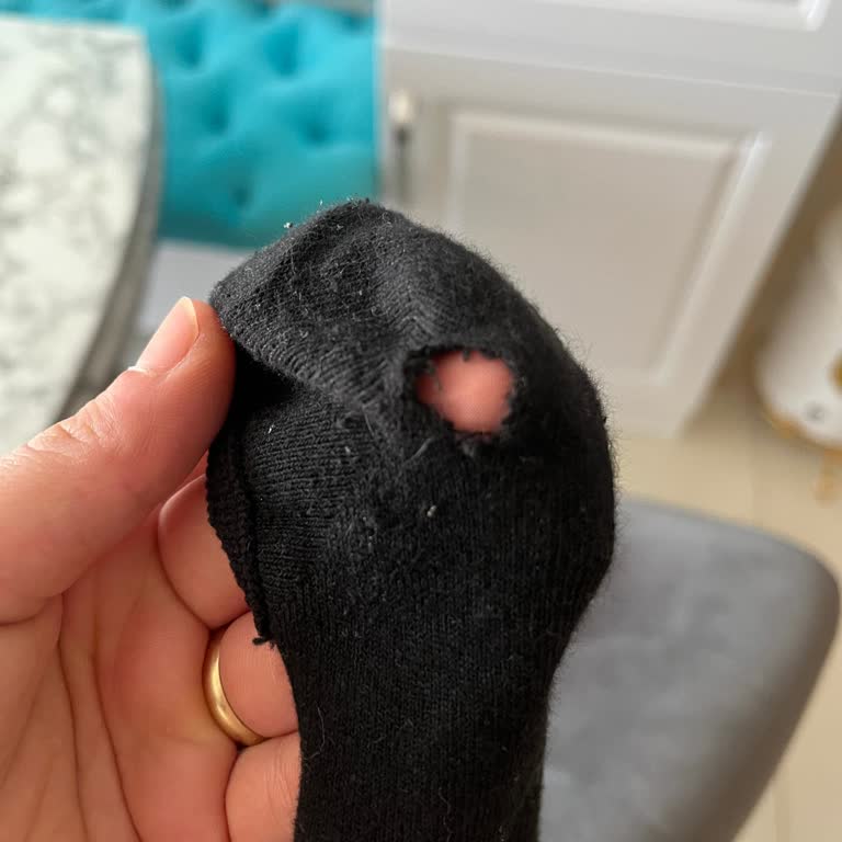 Aldığım Çorap İlk Haftada Yırtık Çıktı, Değişim Yapılmadı