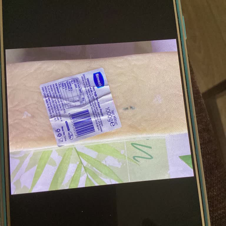 BİM'den Aldığım Kaşar Peynir Küflü Ve Lekeliydi, Sağlık Açısından Endişeliyim