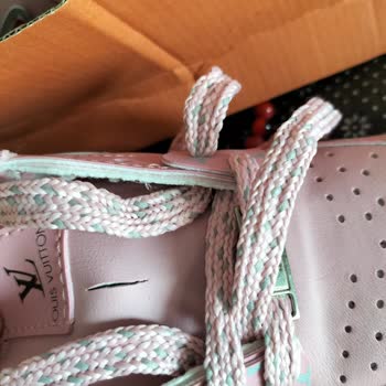 Aldığım Ayakkabılar Kusurlu Ve Satıcı İlgisiz