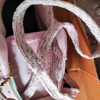 Aldığım Ayakkabılar Kusurlu Ve Satıcı İlgisiz