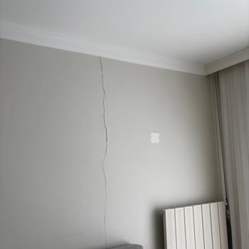 Depreme Dayanıksız Evler Ve Acil Çözüm Talebi