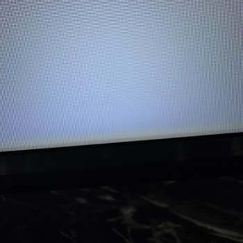 Bir Yıllık TV'de Ekran Sararması Ve Yetersiz Müşteri Hizmeti