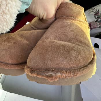 Купила детские ботинки Ugg — носились всего 12 дней и порвались
