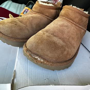 Купила детские ботинки Ugg — носились всего 12 дней и порвались