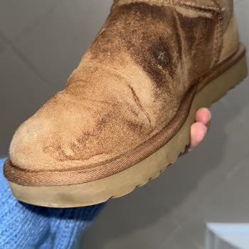 Ugg ботинки промокли и изменили цвет в снегу
