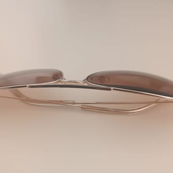 Aldığım Gözlüğün Camı Sürekli Düşüyor, Param Boşa Gitti