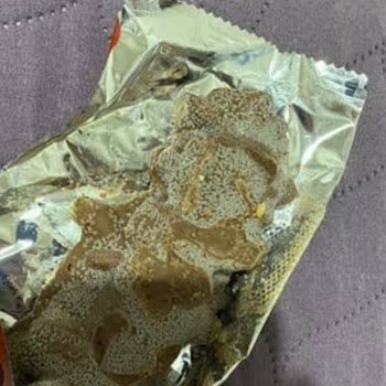 Aldığım Çikolatanın İçinden Küflü Fıstık Çıktı