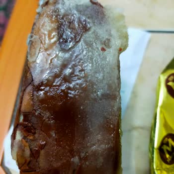 A101 Bandırma Şubesinden Aldığım Magnum Dondurmada Şekil Bozukluğu Ve Şüpheli Materyal