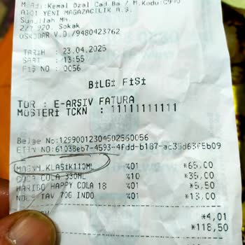 A101 Bandırma Şubesinden Aldığım Magnum Dondurmada Şekil Bozukluğu Ve Şüpheli Materyal