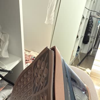 Küçük Temasta Kırılan Ütü Tabanı Ve Yetersiz Garanti Desteği