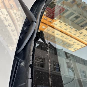 BMW 116i Ön Cam Fitili Taşlaşması Ve Su Alma Sorunu