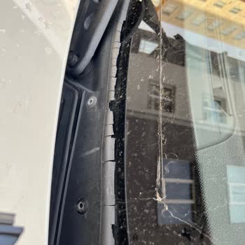 BMW 116i Ön Cam Fitili Taşlaşması Ve Su Alma Sorunu