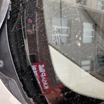 BMW 116i Ön Cam Fitili Taşlaşması Ve Su Alma Sorunu