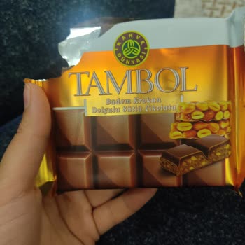 Aldığım Bademli Krokanlı Çikolatanın İçinden Çilekli Çikolata Çıktı