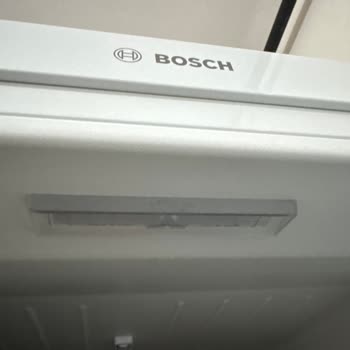 Bosch KGN56VW30N Buzdolabında Kronik LED Işık Arızası Ve Yetersiz Destek
