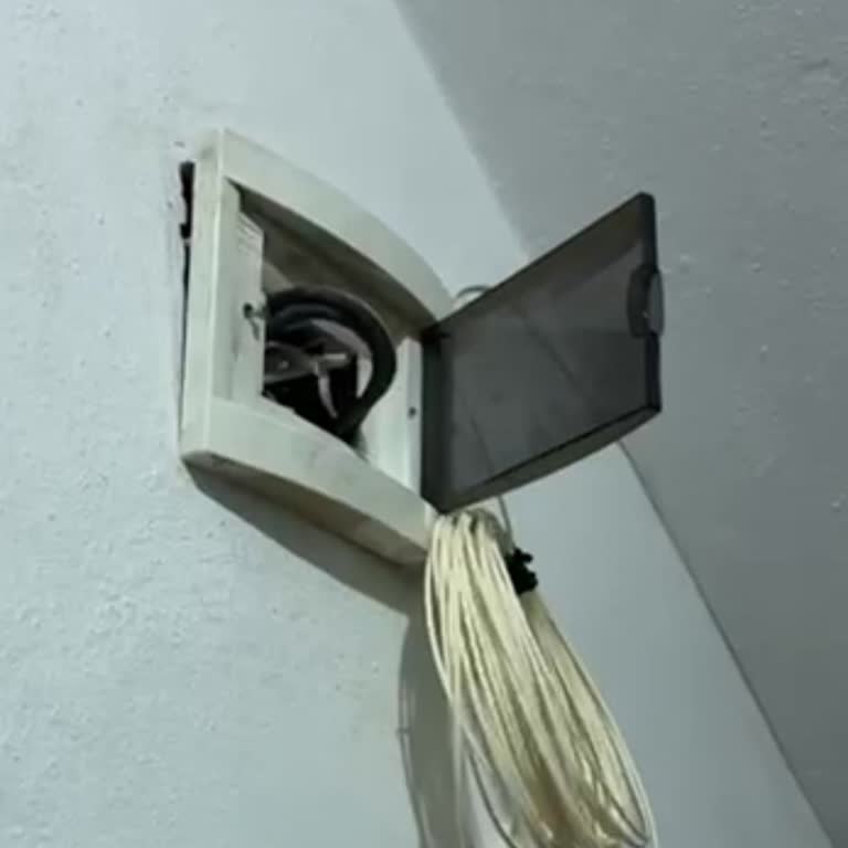 Habersiz Kesilen İnternet Kabloları Ve 3 Gündür Çözümsüz Mağduriyet
