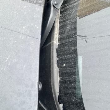 BMW F30 Ön Cam Fitili Ve Yağ Eksiltme Sorunu İçin Ücretsiz Parça Değişimi Talebi