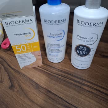 Pigment Bio Nemlendirici Ve Leke Karşıtı Güneş Koruyucu Sonrası Ciltte Şiddetli Sivilce Problemi