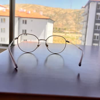 Kusurlu Gözlük Ve Yetersiz Müşteri Hizmeti Nedeniyle Mağduriyet