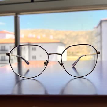 Kusurlu Gözlük Ve Yetersiz Müşteri Hizmeti Nedeniyle Mağduriyet