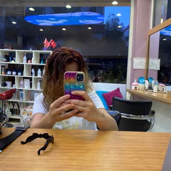 Saç Boyası Yüzünden Kıpkırmızı Saçlarla Mağduriyet Yaşadım