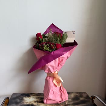 Sipariş Edilen Çiçekler Solmuş Ve Geç Teslim Edildi