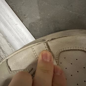 Golden Goose Ayakkabıda Kısa Sürede Oluşan Sorun Ve Çözüm Talebi