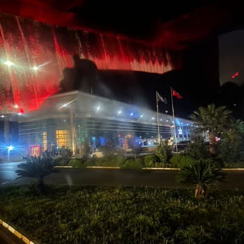 Buzlu Seyahatinde Gecikme, Alaycı Muavin Ve Yanıltıcı Bilgilendirme Deneyimi