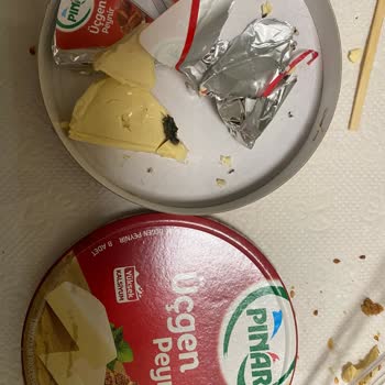 Aldığım Peynirlerin İçinden Simsiyah Ve Sağlıksız Ürünler Çıktı