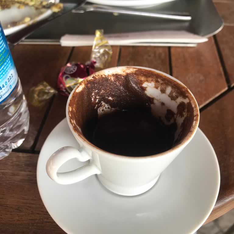 Kahve Dünyası Mersin Forumda Bayat Kahve Ve Ekşi Pasta Deneyimi