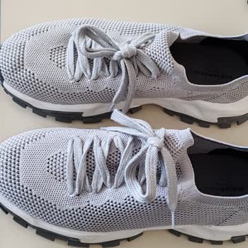 Deichmann Sold Me Mismatched Gray Summer Shoes and Delayed the Replacement