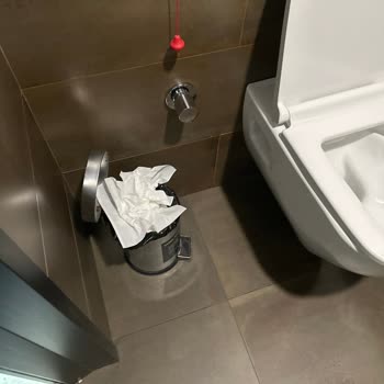 Hastanede İlgisiz Doktorlar Ve Hijyen Sorunu