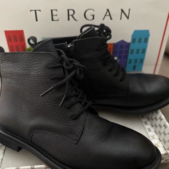 Aldığım Botun Boyası Çoraplarımı Boyadı, Mağaza Sorumluluk Almadı