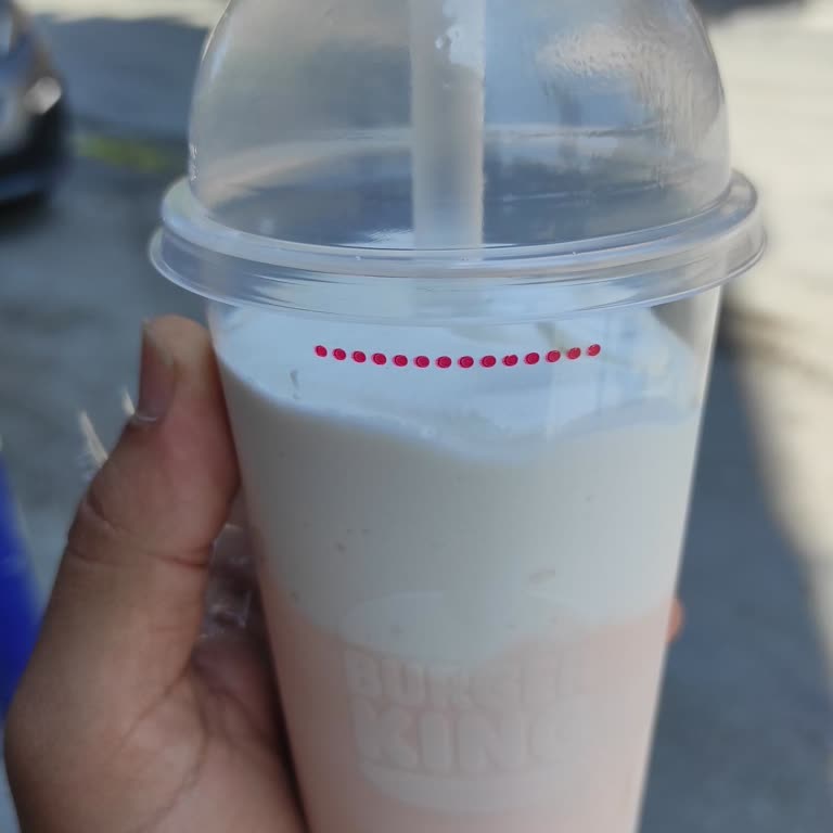 Burger King İçecekte Eksik Çilekli Dolum Ve Hile Şüphesi