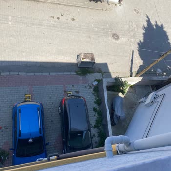 Yan Apartmanın Çöp Konteyneri Araç Çıkışımı Engelliyor: Acil Çözüm Talebi