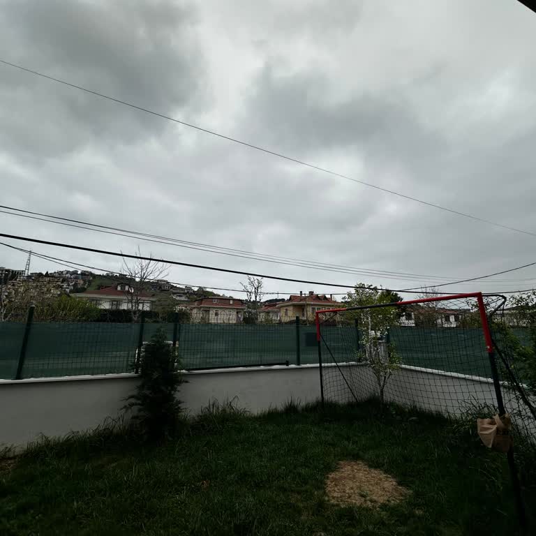 Bahçemdeki Tehlikeli Kablolar Bir Yıldır Kaldırılmıyor