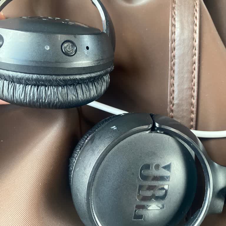 Yeni Aldığım JBL Kulaklık Şarj Olmuyor, Kırmızı Işık Yanıyor
