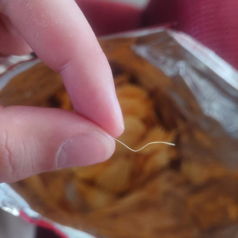 Barbekü Soslu Cipsin İçinden Yabancı Cisim Çıkması Şaşırttı