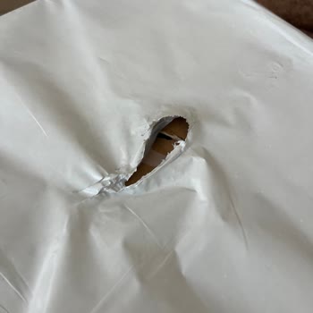 Kargoda Gelen Üründe Delik Ve Güvenlik Sorunu