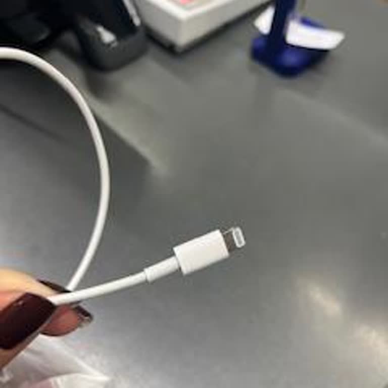 Apple Şarj Kablosu Garanti Sürecinde Troy Ve Media Markt Farkı