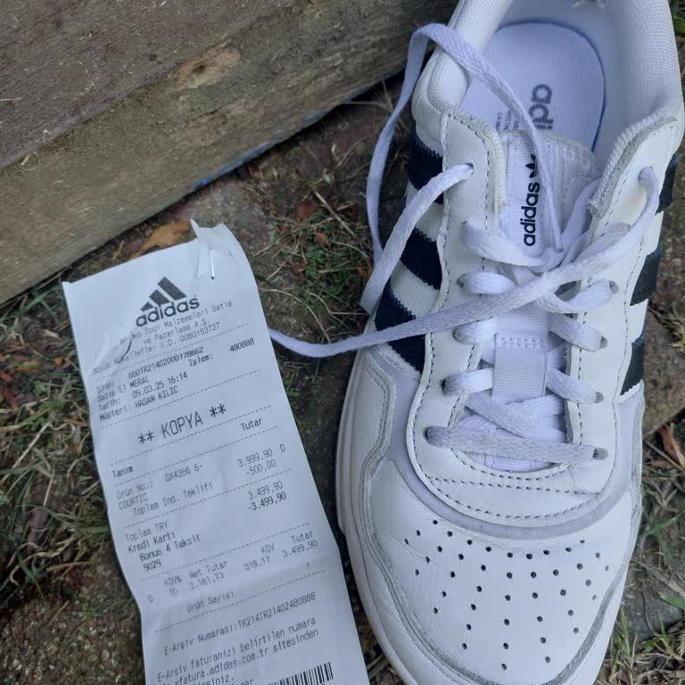Adidas Ayakkabıda Kısa Sürede Yırtılma Ve İlgisiz Müşteri Hizmeti
